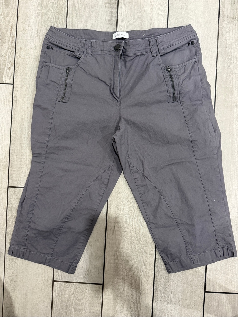 Reitmans Women's Gray Cropped Bermuda Shorts with Zip Pockets